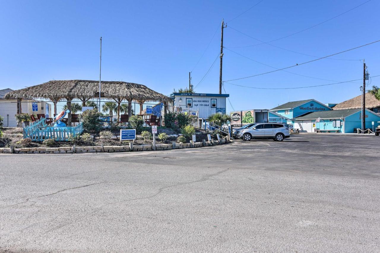 Oceanfront Galveston Home - Walk To Beach! Экстерьер фото