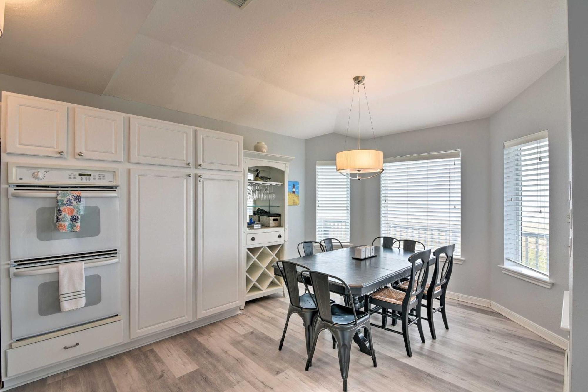 Oceanfront Galveston Home - Walk To Beach! Экстерьер фото