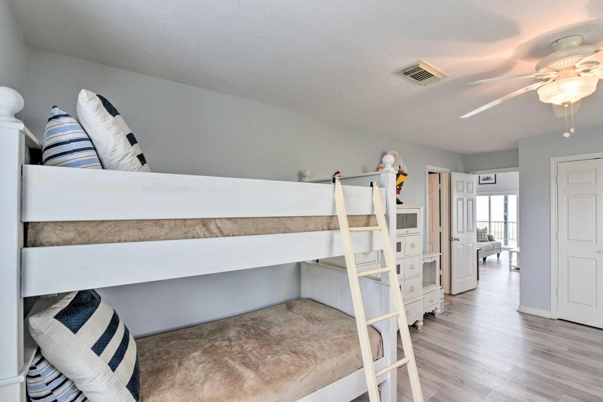 Oceanfront Galveston Home - Walk To Beach! Экстерьер фото