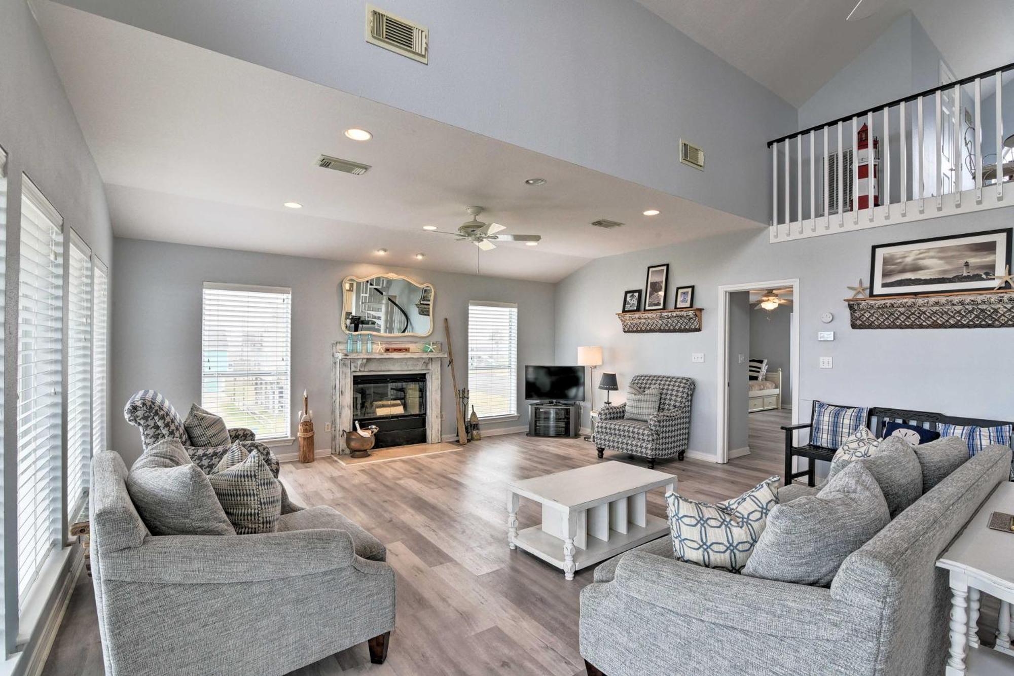 Oceanfront Galveston Home - Walk To Beach! Экстерьер фото