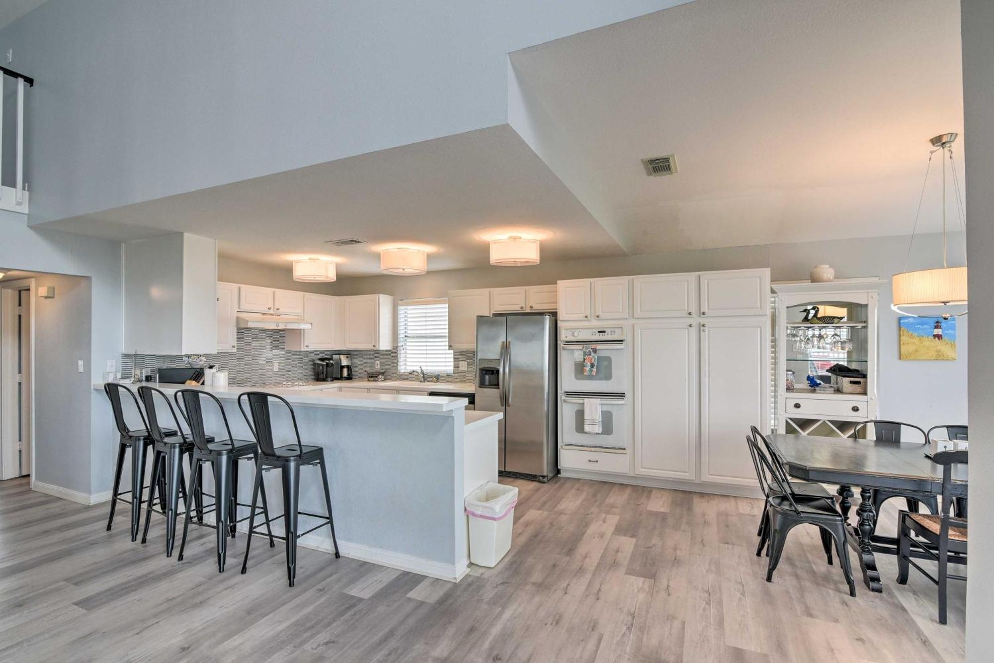 Oceanfront Galveston Home - Walk To Beach! Экстерьер фото