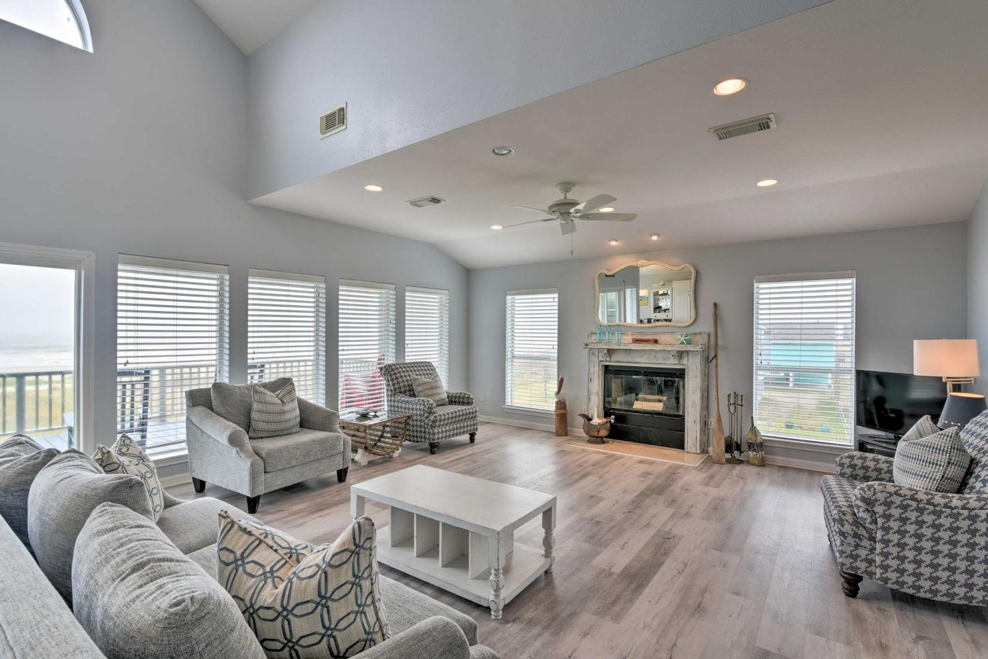 Oceanfront Galveston Home - Walk To Beach! Экстерьер фото