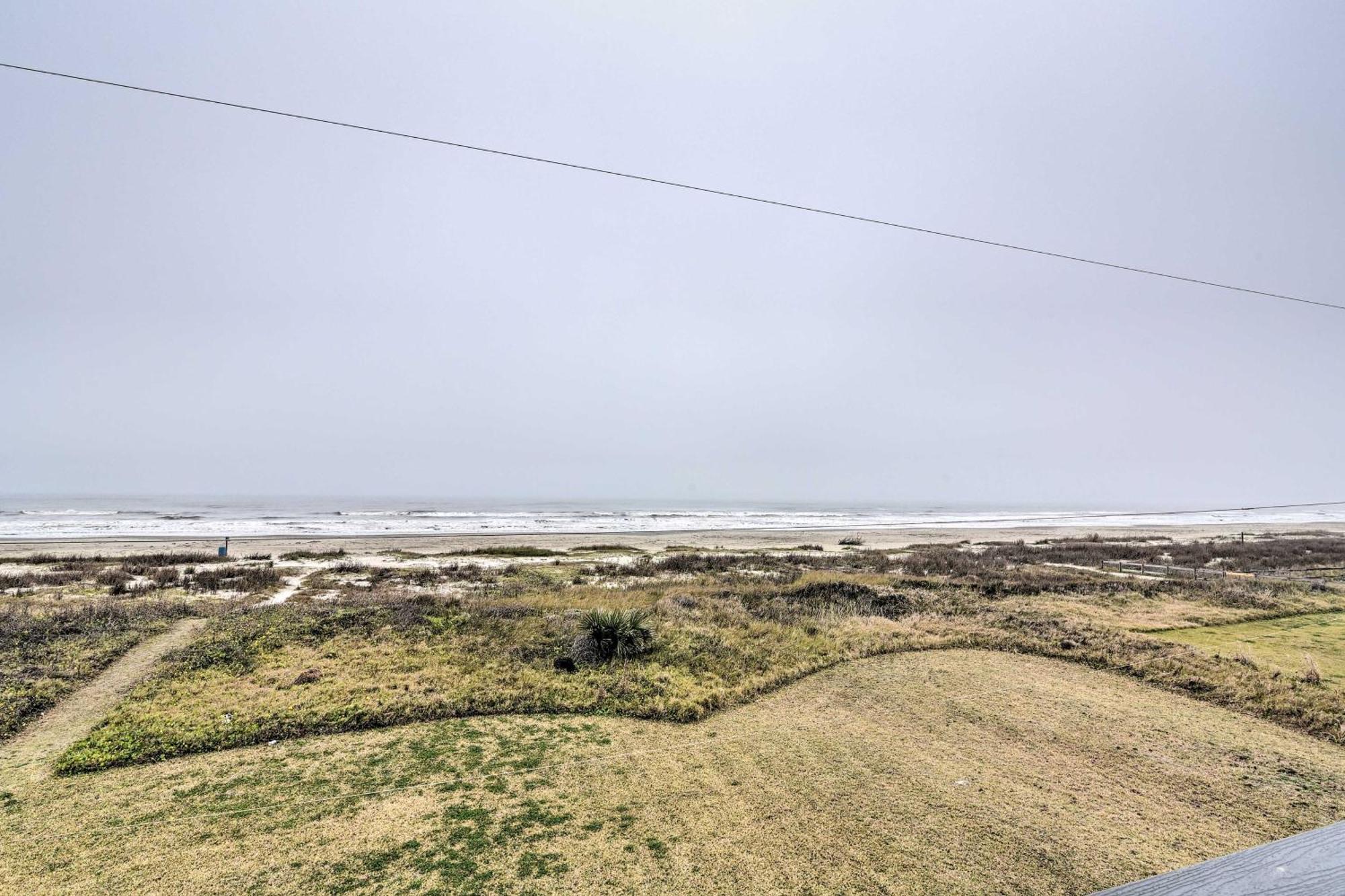 Oceanfront Galveston Home - Walk To Beach! Экстерьер фото