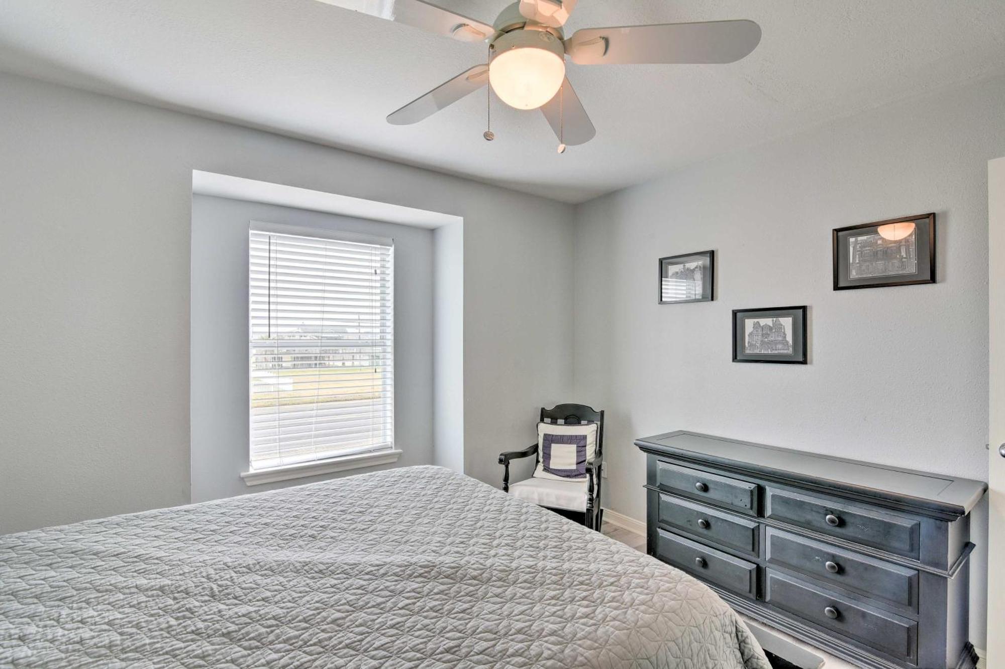 Oceanfront Galveston Home - Walk To Beach! Экстерьер фото